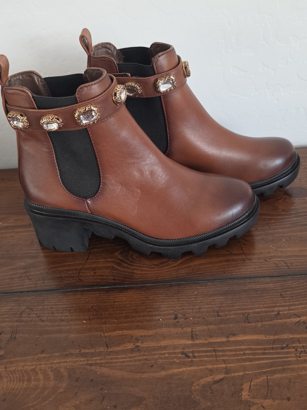 Steve Madden Cognac Genuine Leather Jeweled Chelsea Boots Women's Sz 8.5 NWT - Picture 3 of 9